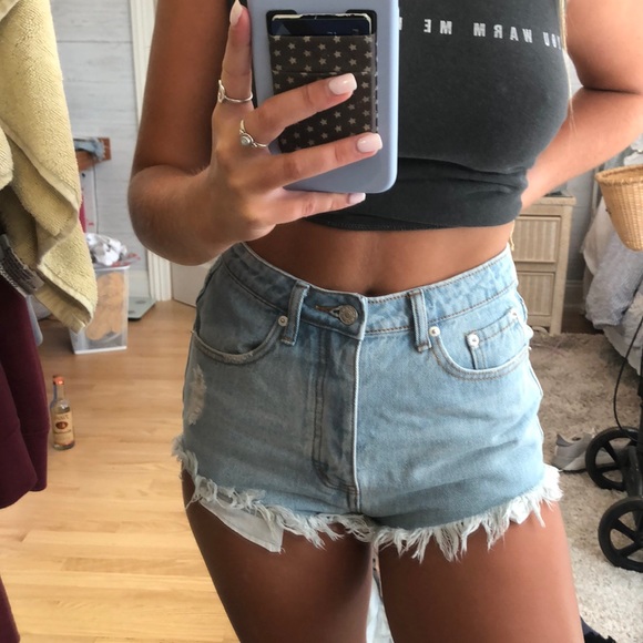 Isabelle’s cabinet size signature 8 jean shorts - Picture 4 of 4